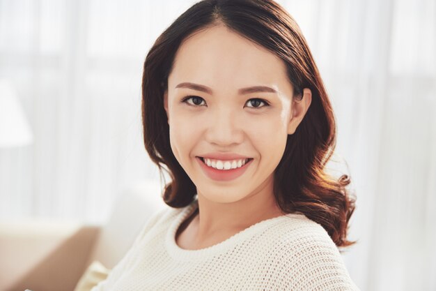 Mujer con hermosa sonrisa