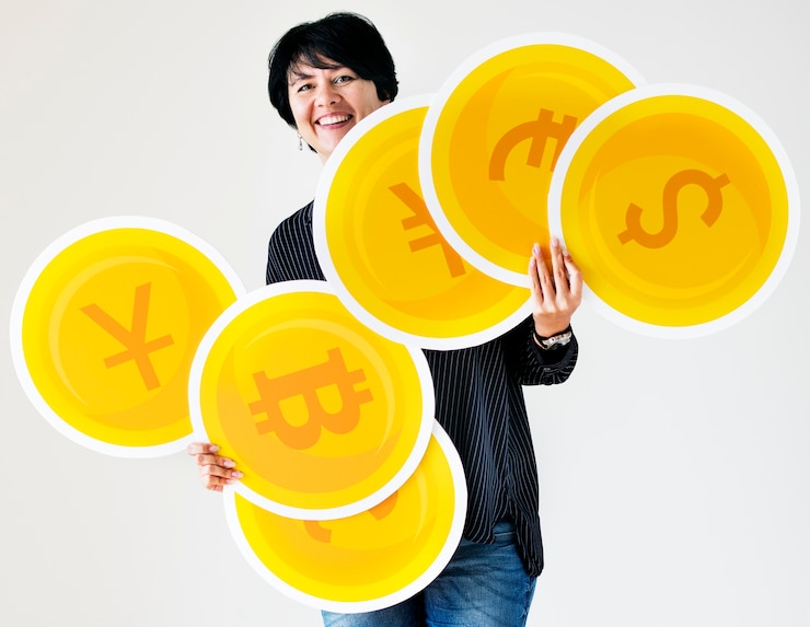 Foto gratuito una mujer con iconos de monedas