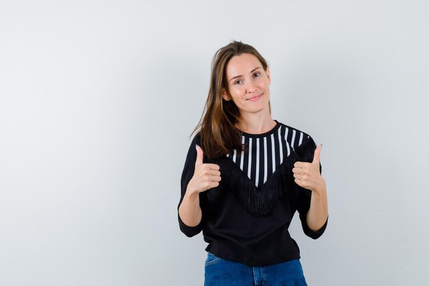 mujer joven, actuación, un, buen, mano, señal, blanco, plano de fondo