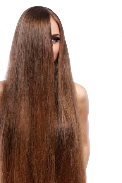 Mujer joven con un cabello hermoso