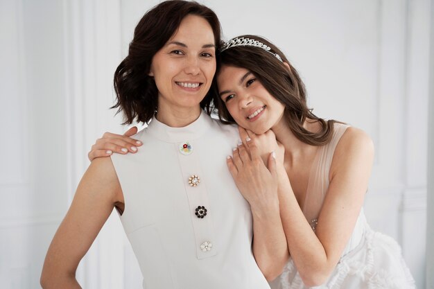 Mujer joven celebrando su quinceañera