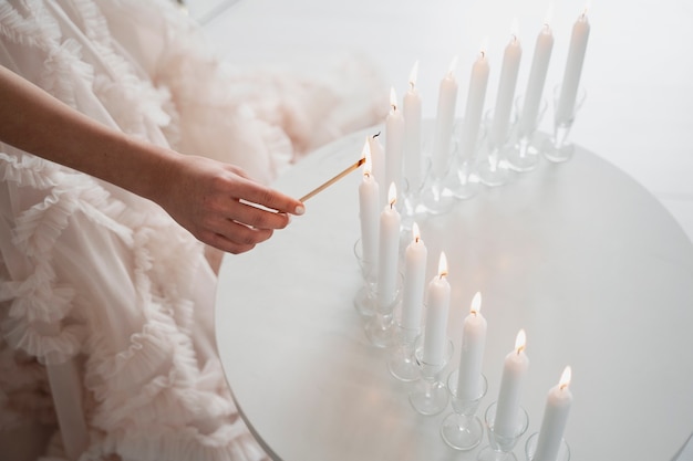 Mujer joven celebrando su quinceañera