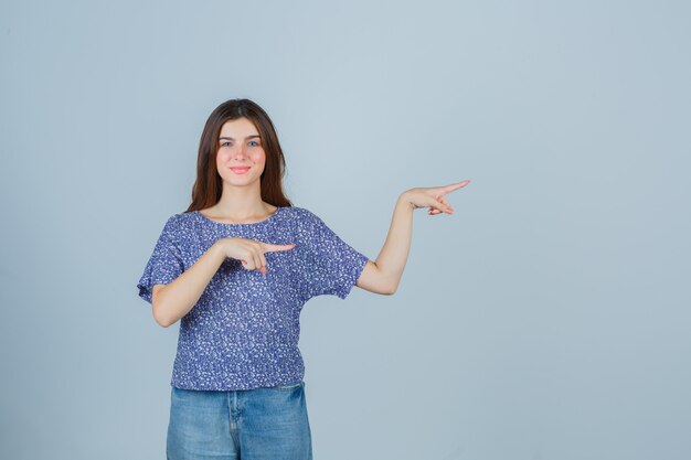 Mujer joven expresiva posando en el estudio