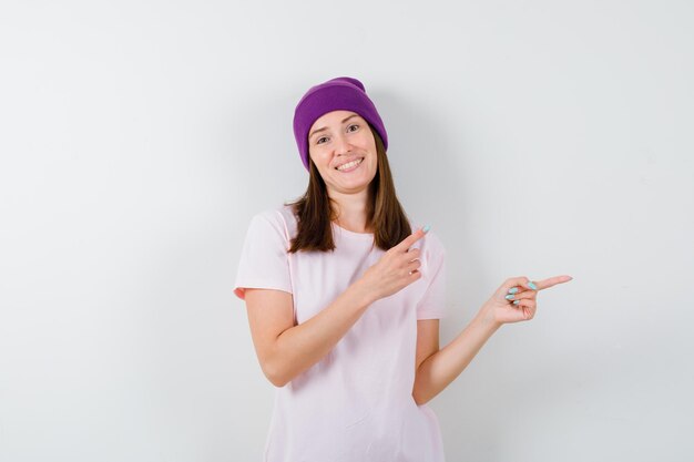 Mujer joven expresiva posando en el estudio