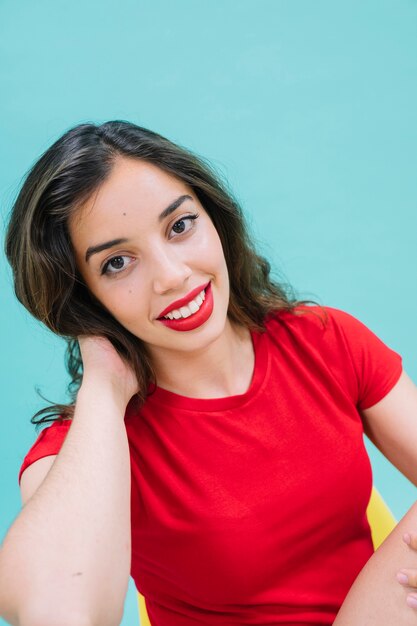 Mujer joven y guapa posando