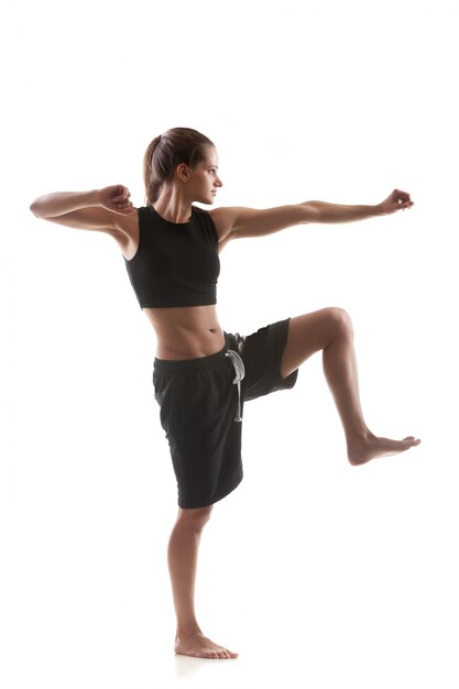 Mujer joven llena de energía