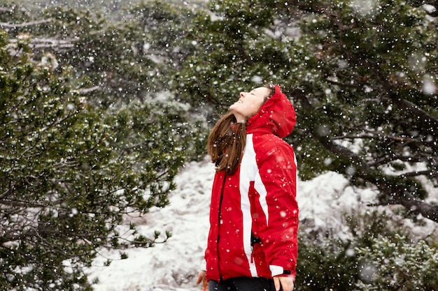 Mujer joven, en, naturaleza