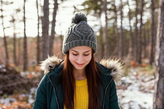 Mujer joven, en, naturaleza