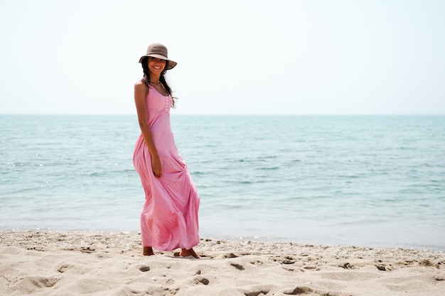 Imágenes de Vestido Playa - Descarga gratuita en Freepik Imágenes de Vestido Playa - Descarga gratuita en Freepik