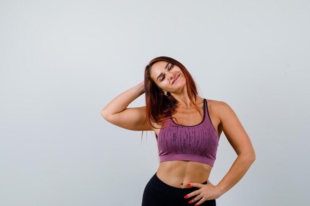 Mujer joven, con, pelo largo, llevando, ropa deportiva