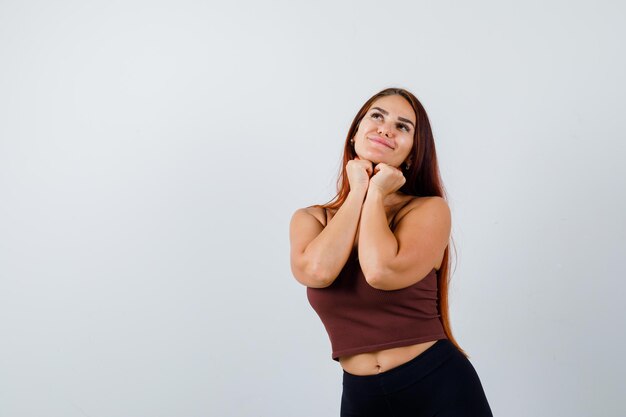 Mujer joven, con, pelo largo, llevando, ropa deportiva