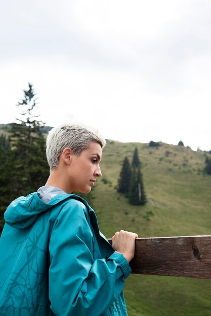 Mujer joven, en, ropa deportiva, exterior