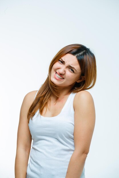 Mujer joven, sonriente