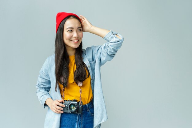 Mujer joven, sonriente