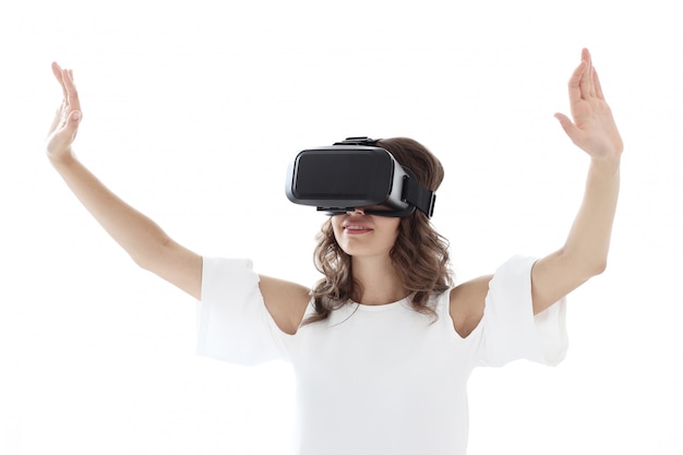 Foto gratuita mujer jugando a la realidad virtual