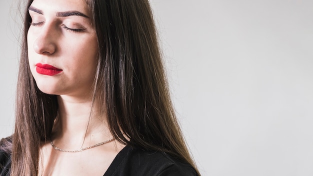 Mujer con los labios rojos