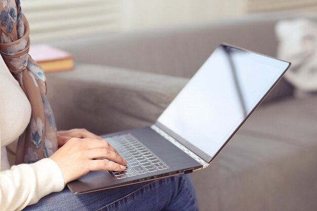 Mujer con laptop