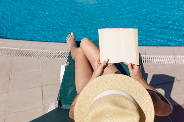 Mujer, lectura, libro, sentar salón