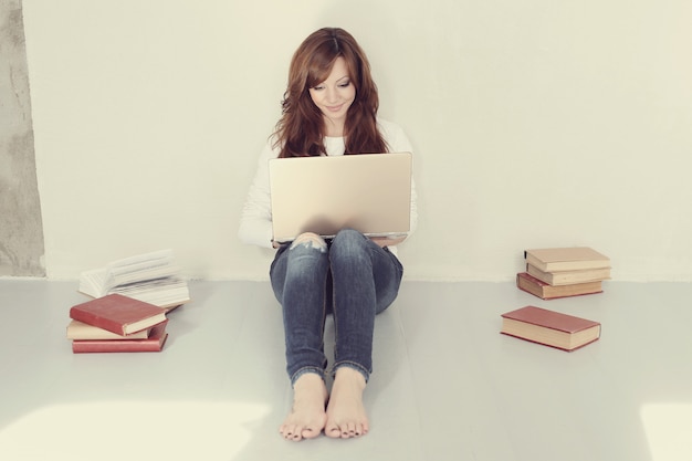 Mujer con libro