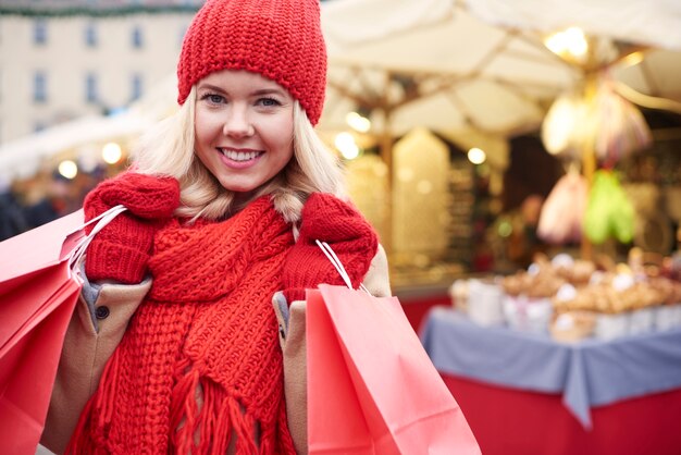 Mujer, con, lleno, de, bolsas de compras