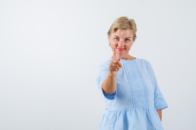 Mujer madura, posar, en, el, estudio