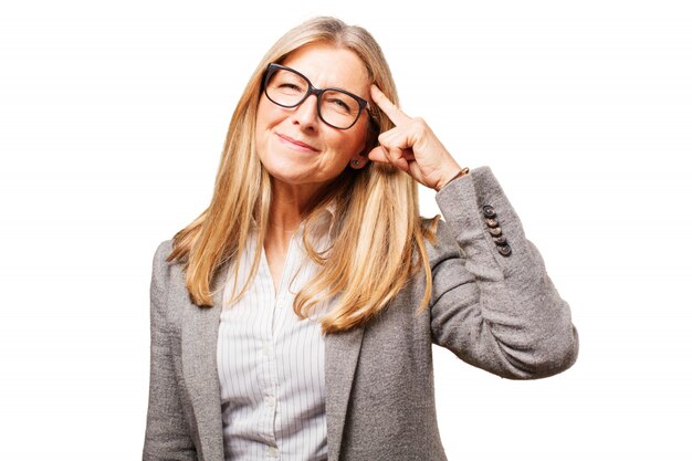 Mujer mayor con gafas de ver