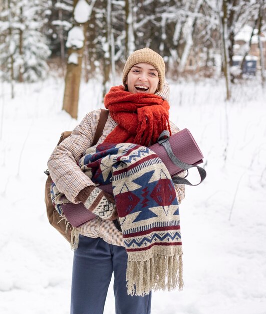 Mujer, con, mochila, retrato