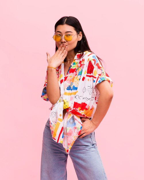 Mujer de moda, posar