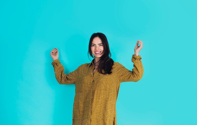 Mujer moderna posando