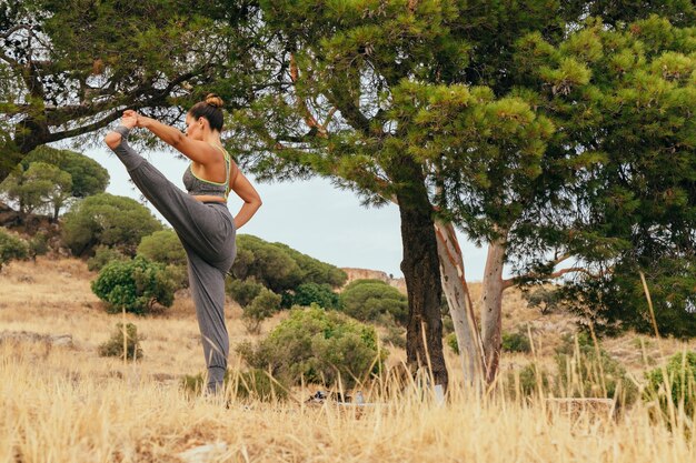 Mujer, naturaleza y yoga