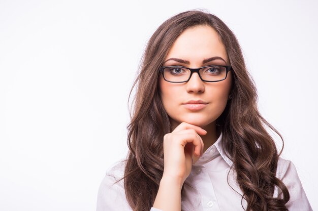 Mujer de negocios, en, anteojos, aislado, en, pared blanca