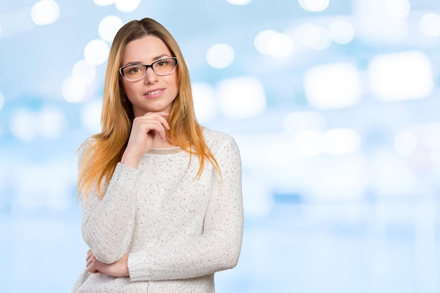 Mujer de negocios, en, anteojos