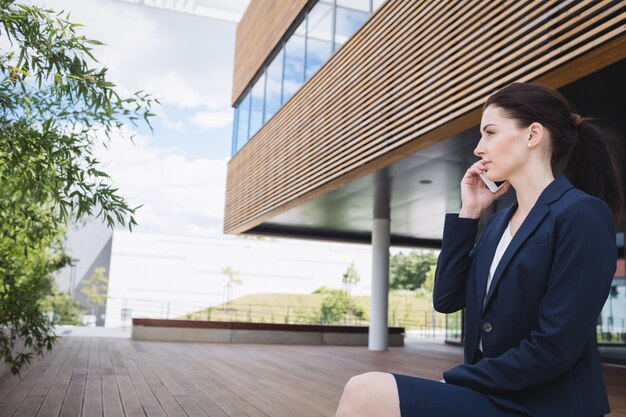 Mujer de negocios, hablar celular