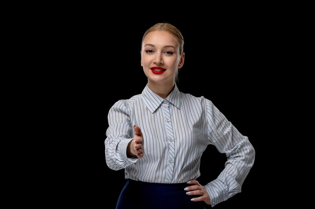 Mujer de negocios linda chica rubia levantando la mano para un apretón de manos con lápiz labial rojo en traje de oficina