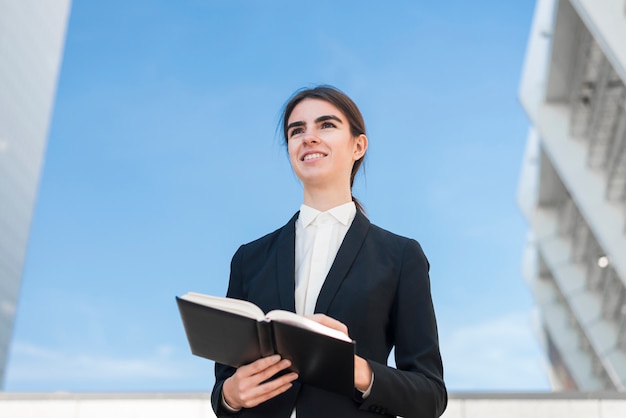 Mujer de negocios moderna