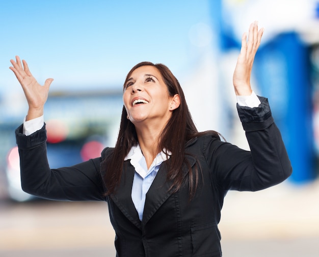 -mujer de negocios sorprendió fresco