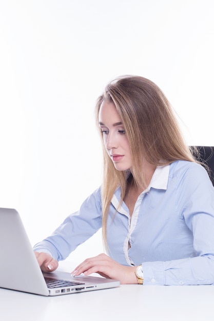 Mujer de negocios trabajando duro