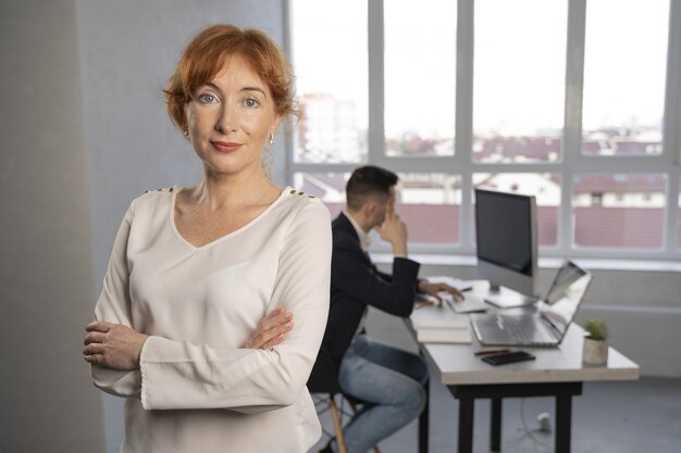 Mujer de negocios, en el trabajo