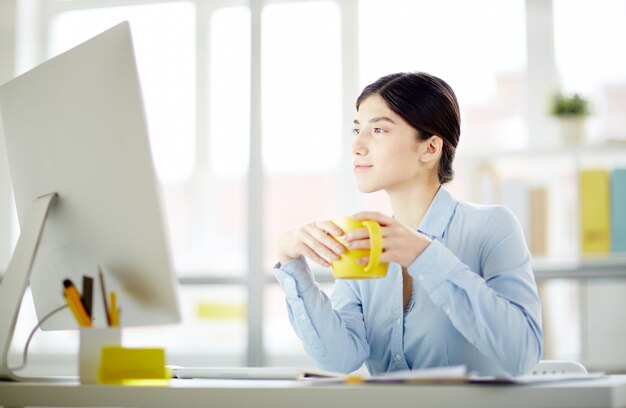 Mujer en la oficina