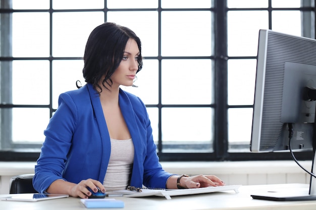 Mujer en la oficina