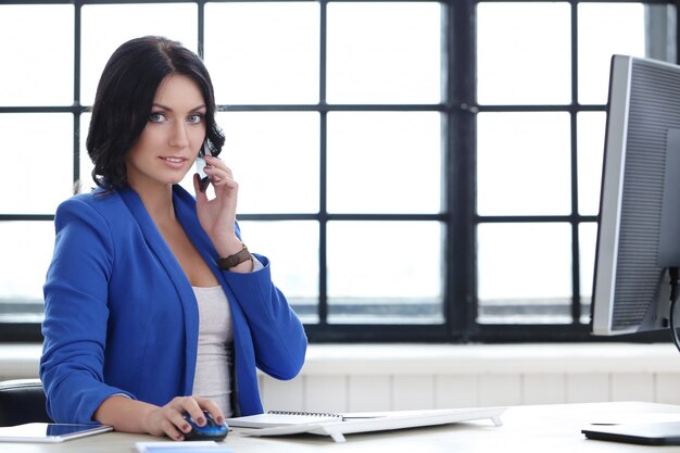 Mujer en la oficina