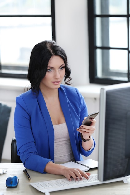 Mujer en la oficina