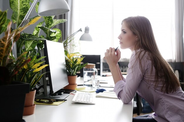 Mujer en la oficina