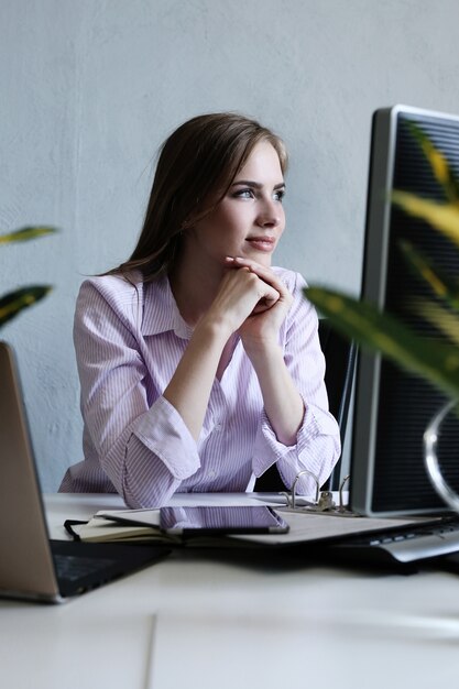 Mujer en la oficina