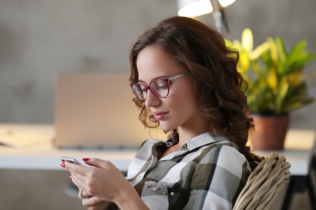 Mujer en la oficina