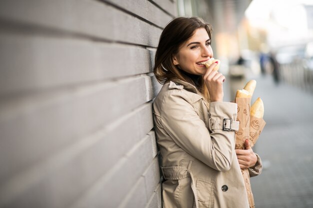 Mujer con pan