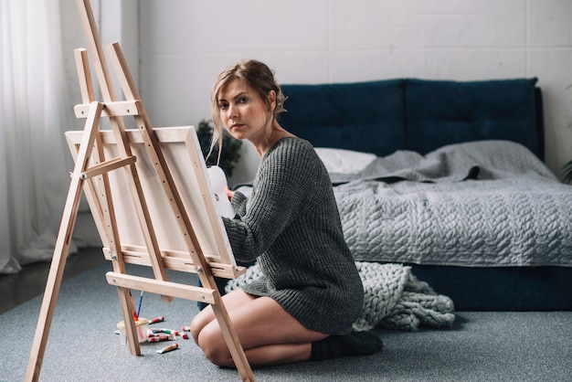 Mujer pintando