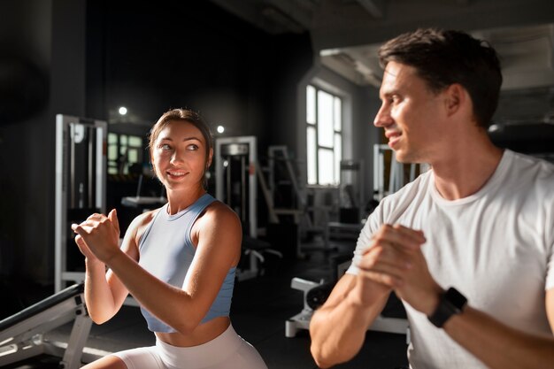 mujer, porción, hombre, en, gimnasio