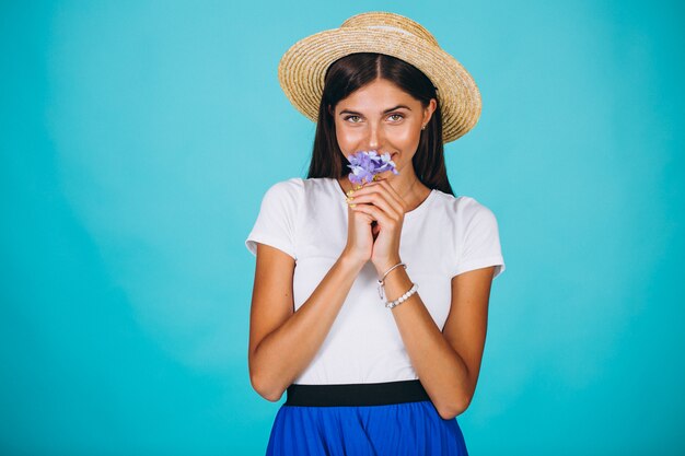 Mujer que huele flores