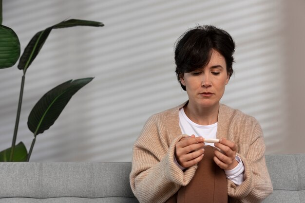 Mujer que sufre de infertilidad